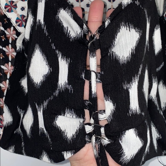 Pattern blocking tank top with adjustable straps - Picture 4 of 5